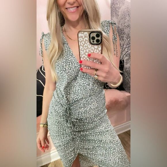 Veronica Beard Dresses & Skirts - Veronica Beard Teagan Ruched Blue/White Faux Wrap Silk Dress. Size 10.